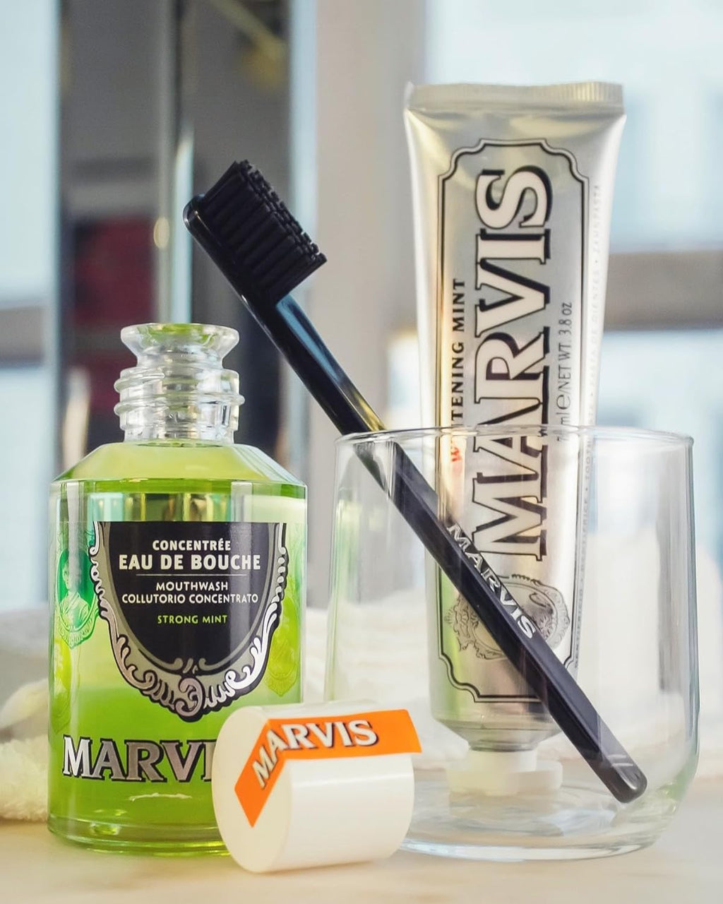 Whitening Mint Toothpaste for Daily Oral Care and Stain Removal