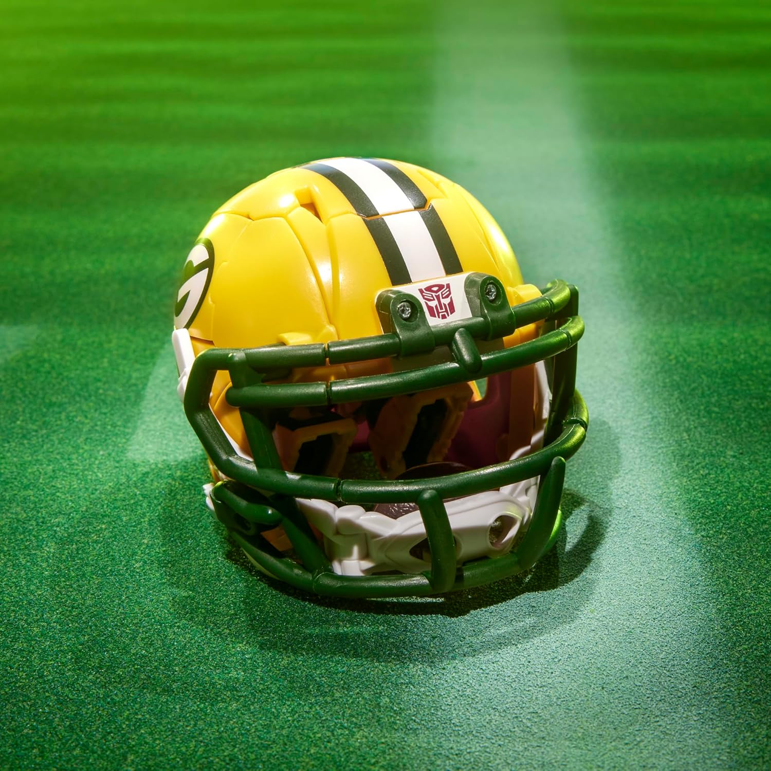 NFL Green Bay Packers Transforming Robot to Helmet 5.5-Inch Action Figure for Ages 8+